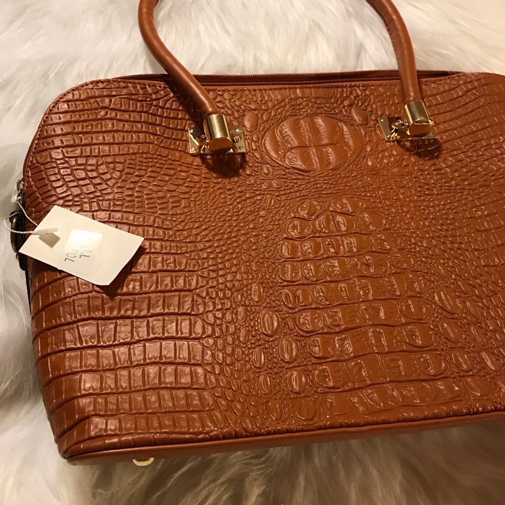 👜👜👜New Tote👜👜 - Picture 2 of 4